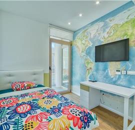 6 bedroom villa with pool and roof terrace, Sveti Staffan, sleeps 12